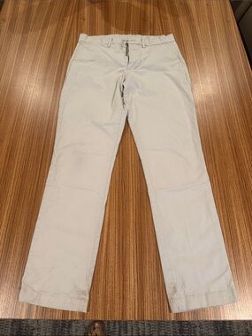GAP Men's Khaki Chino Pants in Light Beige slim fit 31x32